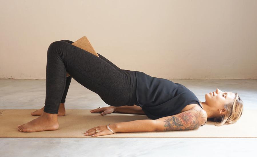 How to use your yoga bolster more 🥰 Yoga flow with bolster by WELL WITH  HELS 