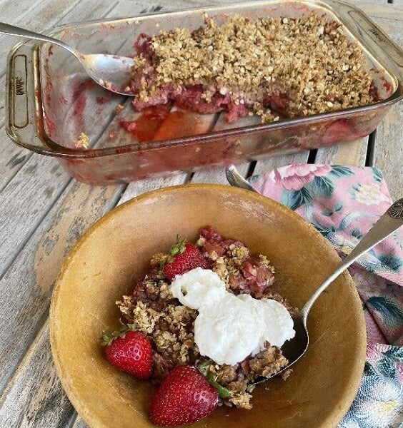 Strawberry Rhubarb Crumble